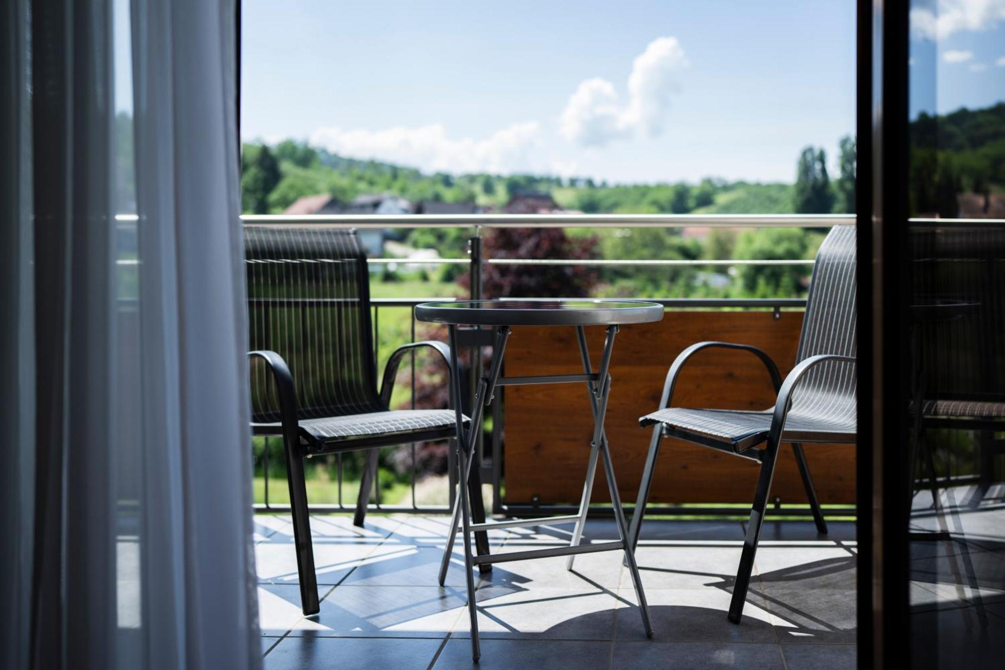 Hotel-Gasthof Rose Oberkirch  Exterior photo