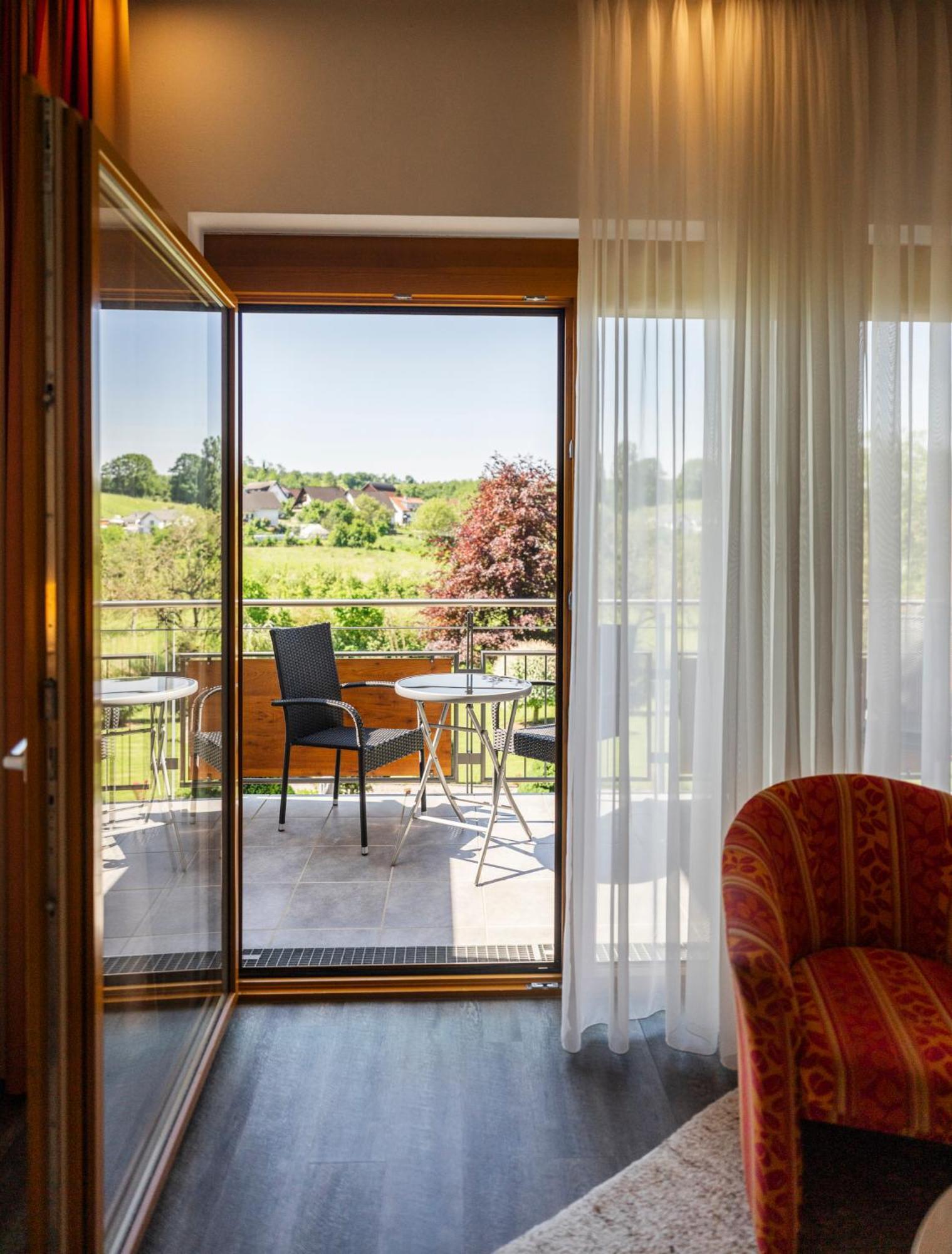 Hotel-Gasthof Rose Oberkirch  Exterior photo