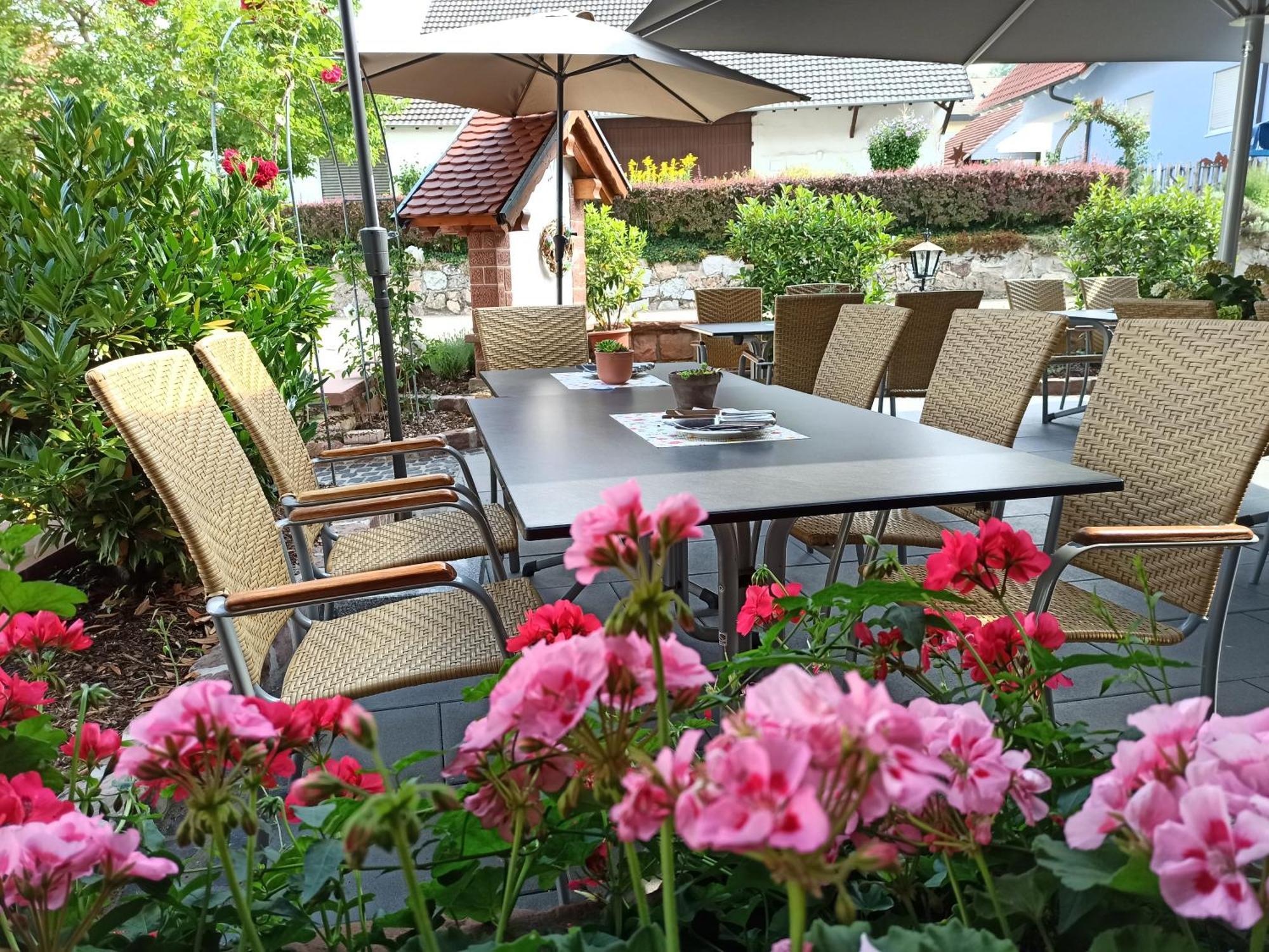 Hotel-Gasthof Rose Oberkirch  Exterior photo